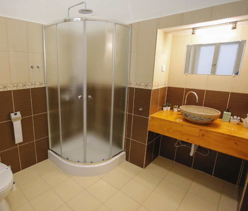 إغير Urania Apartmanhaz المظهر الخارجي الصورة