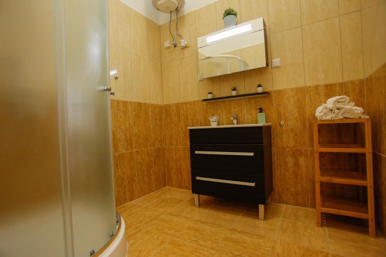 إغير Urania Apartmanhaz المظهر الخارجي الصورة